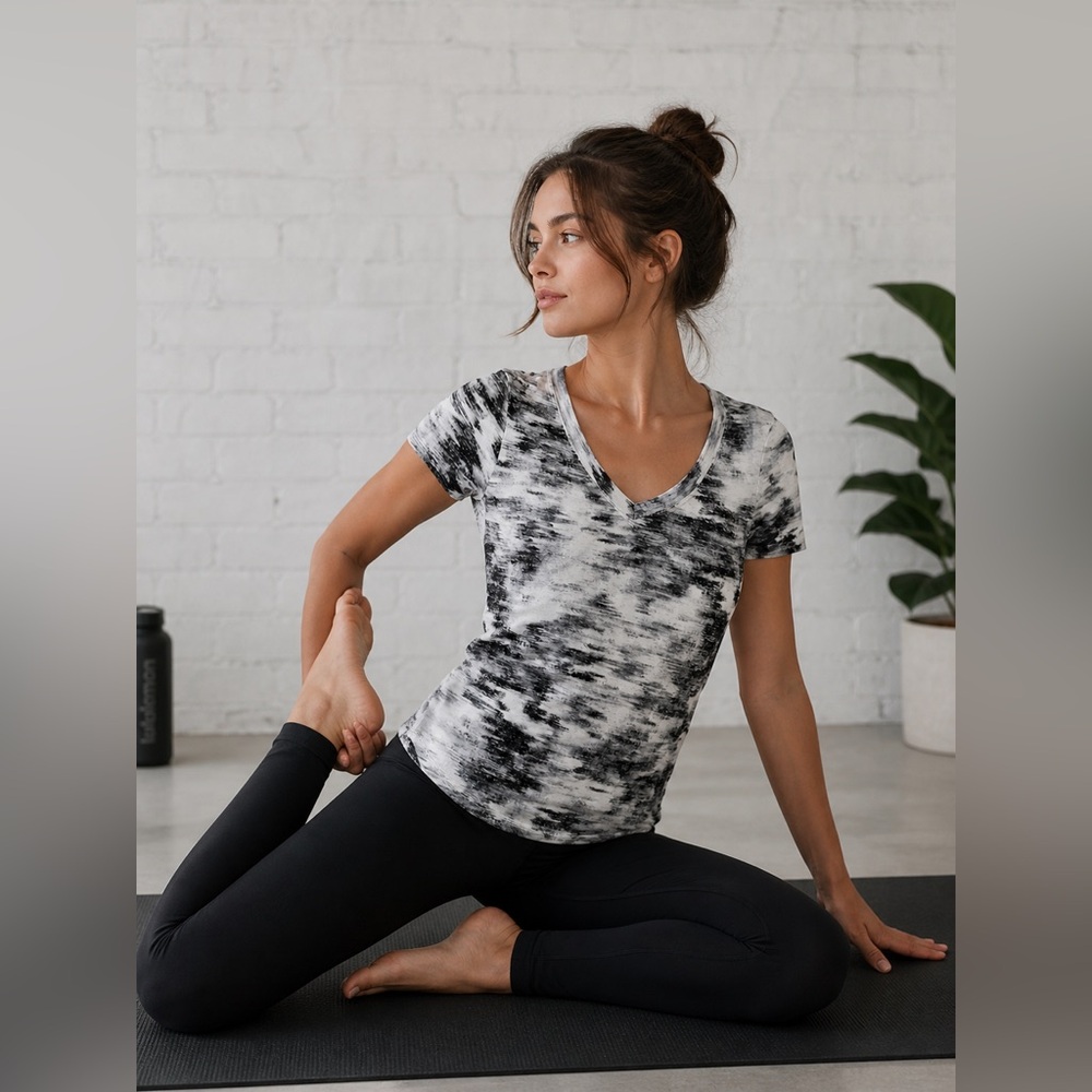 🟪Firm Price🟪 Athleta Breezy Scoop V neck tee